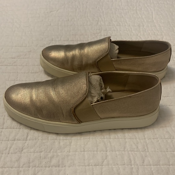 VINCE Blair perforated leather slip on shoes gold tone uppers white soles sz 7M - Picture 4 of 13